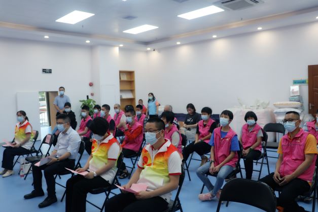 “獻(xiàn)愛心·揚(yáng)美德”東莞建工集團(tuán)慰問南城康就中心(圖2)