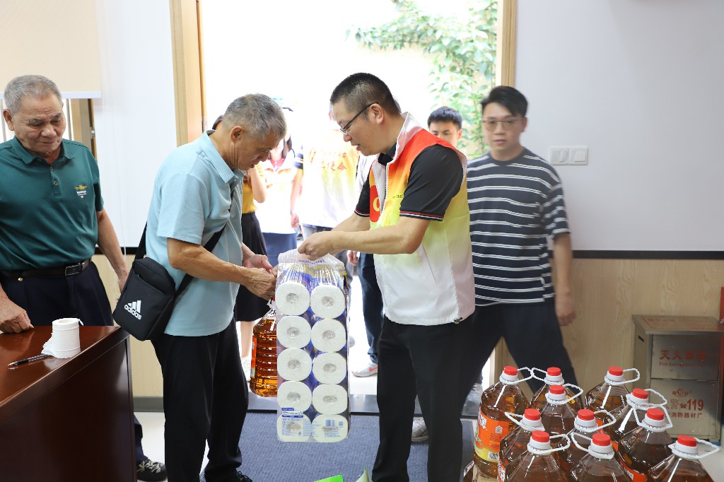 東莞建工集團(tuán)黨支部開展雙節(jié)慰問活動(dòng)(圖10)